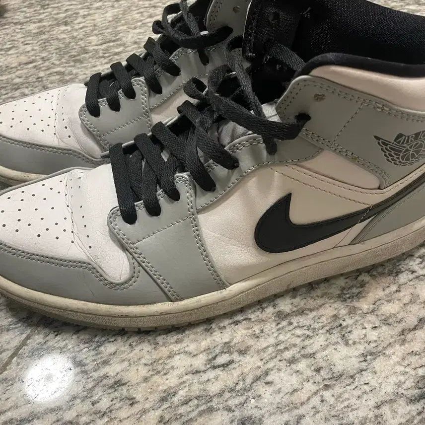 [BUNJANG] Nike Jordan Light Smoke Grey Sneakers / 나이키 조던 라이트 스모크그레이