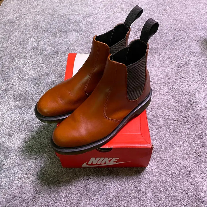 [BUNJANG] Dr. Martens Chelsea Boots Brown / [270] 닥터마틴 첼시부츠 브라운