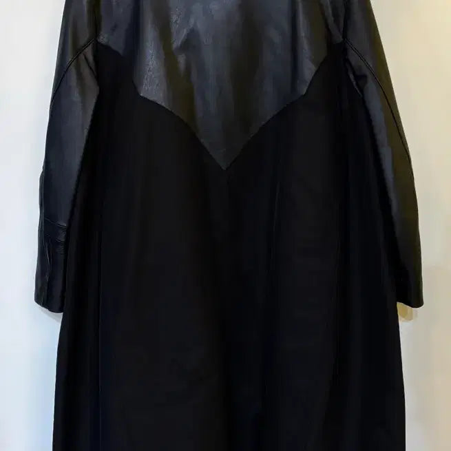 [BUNJANG] Izzat Baba Black Leather Contrast Coat / Izzat Baba 블랙 양가죽 배색 코트 S (55반)까지가능