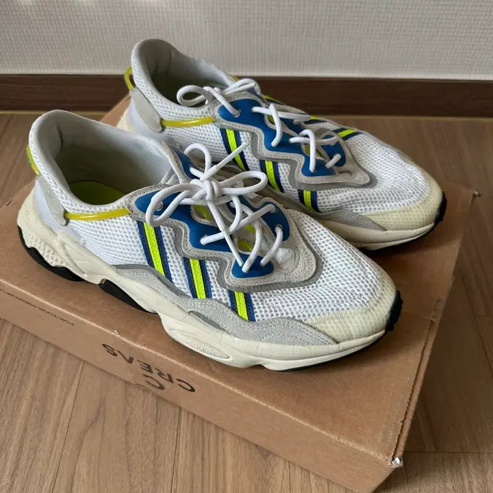 [SOLD OUT] 아디다스 오즈위고 클라우스 화이트 솔라 옐로우 275 ee7009