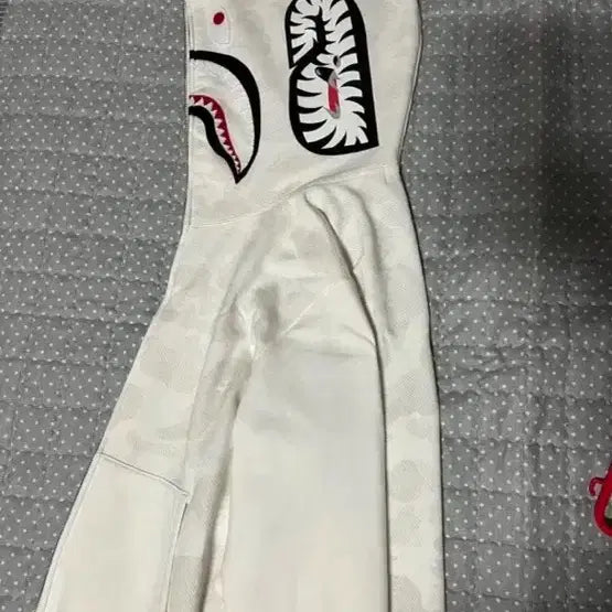 [SOLD OUT] [정품] 베이프 리플렉티브 샤크 후드집업 화이트 L