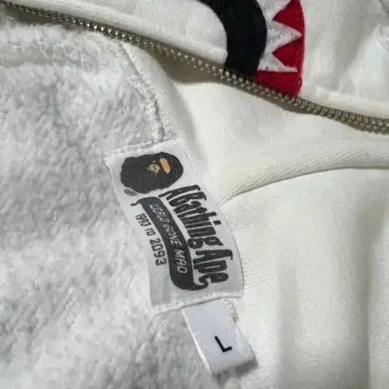[SOLD OUT] [정품] 베이프 리플렉티브 샤크 후드집업 화이트 L