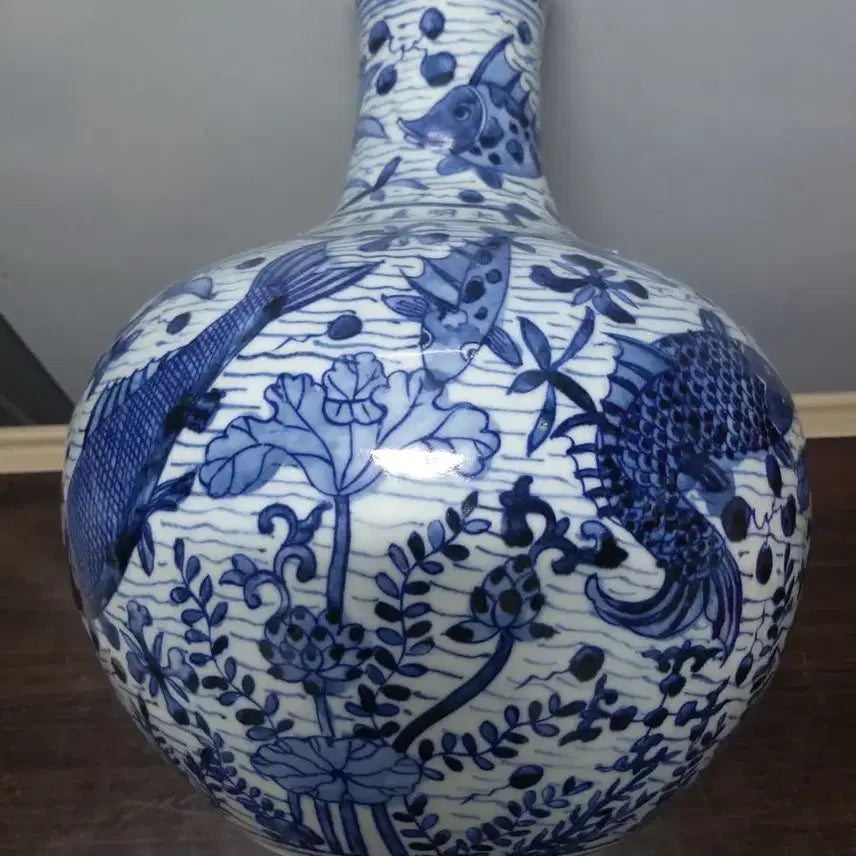 [BUNJANG] Ming Dynasty Celadon Porcelain Su-cho-eo-mun Cheon-gu Vase / 명.가정제기물/청화.수초어문.천구병