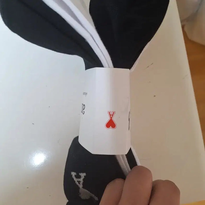 [BUNJANG] Ami Small Heart Embroidered Socks (Black/White) 4-Pair Set / 아미 스몰 하트 자수 양말 블랙/화이트 4켤레 새상품 무료배송