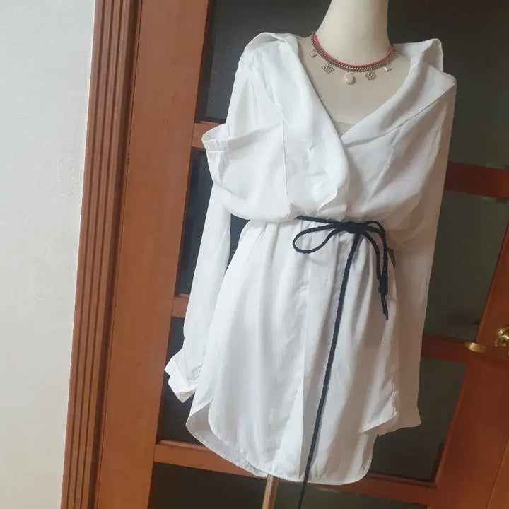 [BUNJANG] DINT Volume Pocket Long Shirt Blouse Set / (새제품)딘트 볼륨포켓 롱셔츠블라우스+벨트+진주핀브로치