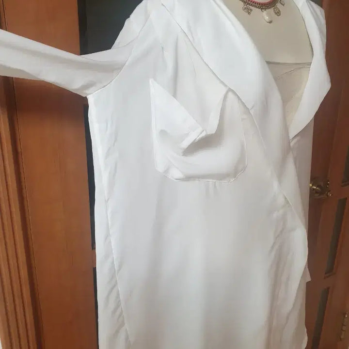 [BUNJANG] DINT Volume Pocket Long Shirt Blouse Set / (새제품)딘트 볼륨포켓 롱셔츠블라우스+벨트+진주핀브로치