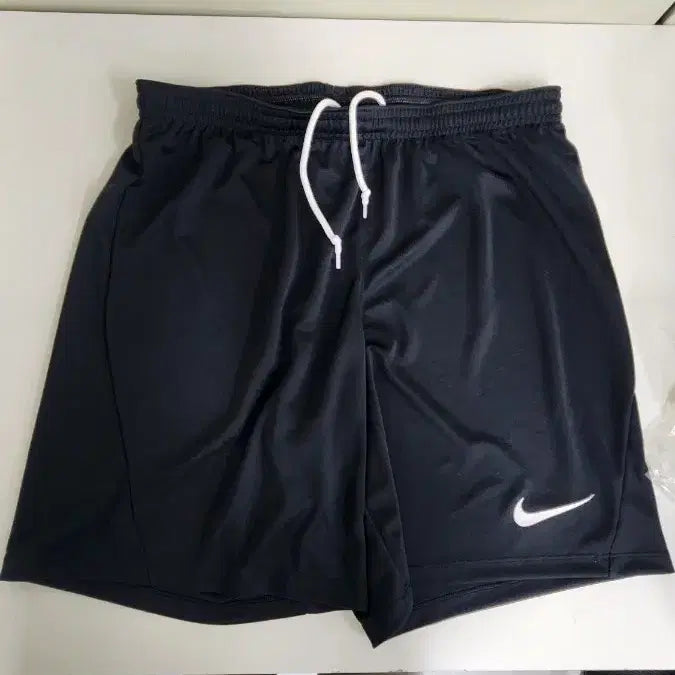 [BUNJANG] NIKE Black Shorts + Dog Keychain / NIKE 블랙 반바지 + 강아지 키링