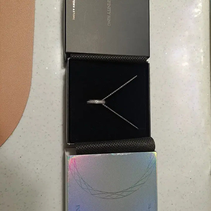 [BUNJANG] EXO Infinity Ring 7th Anniversary Necklace / 엑소 인피니티 링 7주년 기념 굿즈