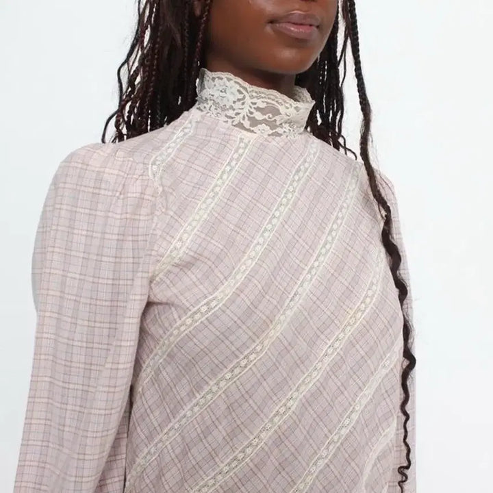 [BUNJANG] Vintage Check Lace Blouse / 빈티지 체크 레이스 블라우스 / 하이넥