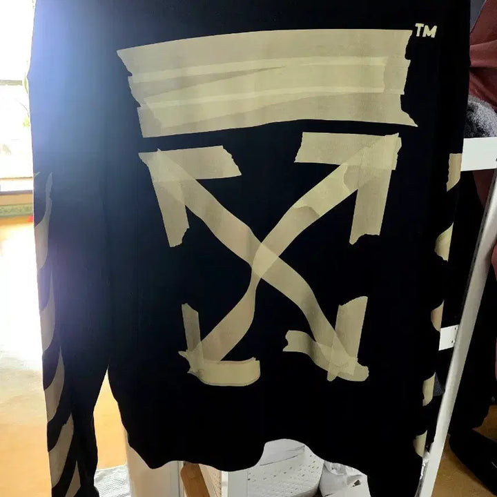 [BUNJANG] Off-White Box Tape Arrow Black Sweatshirt / [정품] 오프화이트 블랙 박스테이프 애로우 맨투맨