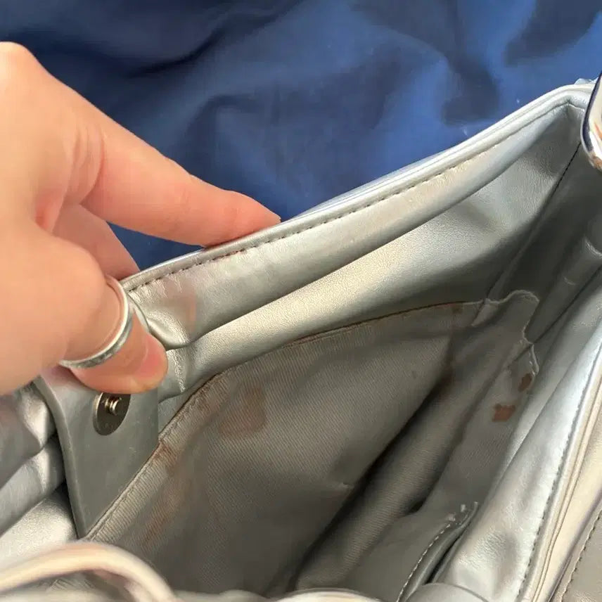 [BUNJANG] Nopiece Silver Ribbon Buckle Shoulder Bag / 노피셜노피스 실버 리본 버클 숄더백