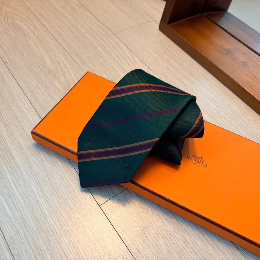 [BUNJANG] Yves Saint Laurent 8cm Silk Preppy Style Necktie / 정품 입생로랑(생로랑) 프레피룩 스타일 넥타이 8센티 상태굳