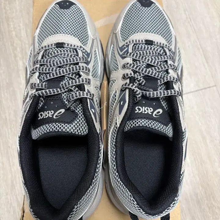 [BUNJANG] Asics Gel-Venture Feather Grey Sneakers / 아식스 젤벤처 페더그레이 250