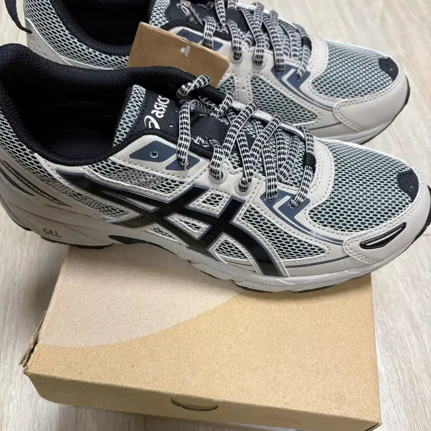[BUNJANG] Asics Gel-Venture Feather Grey Sneakers / 아식스 젤벤처 페더그레이 250