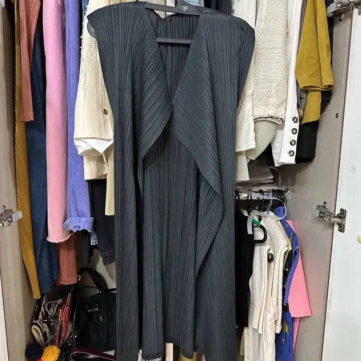 [BUNJANG] Pleats Please Long Vest Charcoal / 플리츠플리즈 롱 베스트