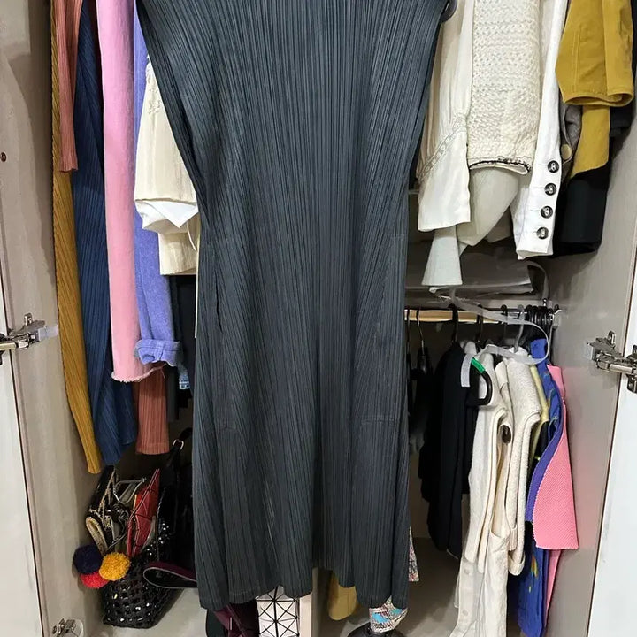 [BUNJANG] Pleats Please Long Vest Charcoal / 플리츠플리즈 롱 베스트