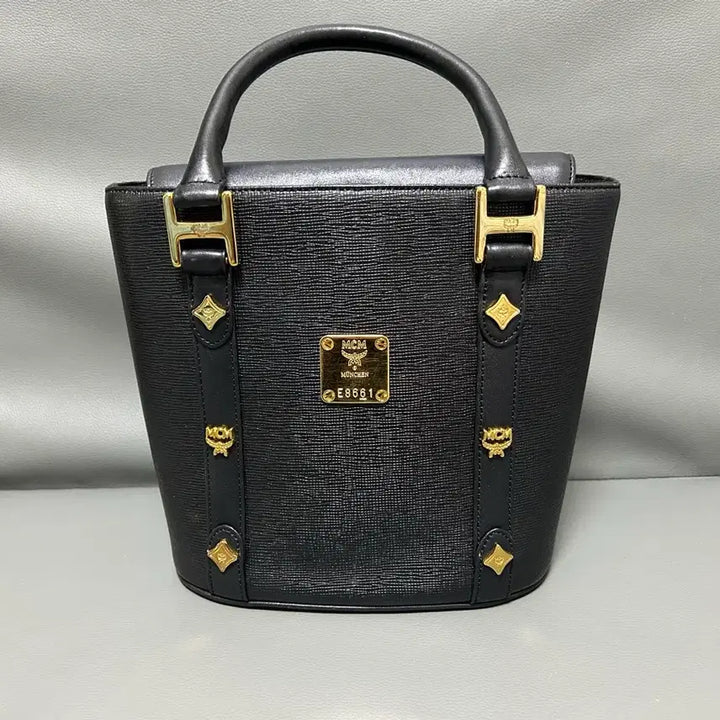 [SOLD OUT] mcm 금장 블랙 토드백