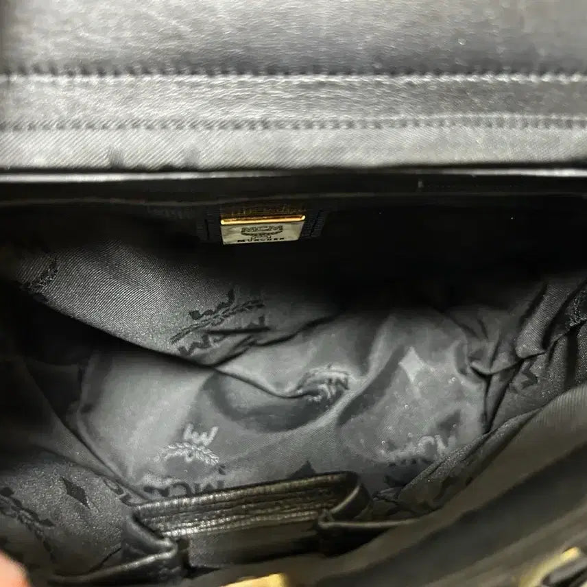 [SOLD OUT] mcm 금장 블랙 토드백