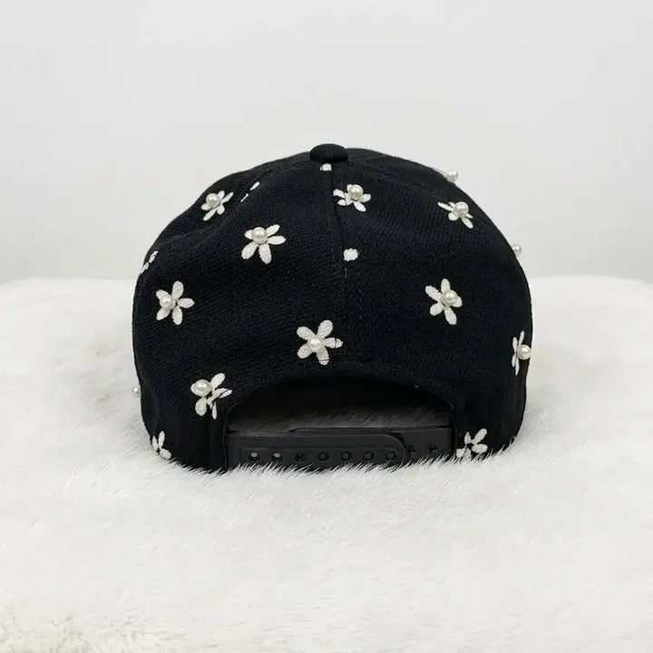 [BUNJANG] Wonderplace Daisy Pattern Snapback Hat - Black / 원더플레이스 데이지 스냅백 블랙