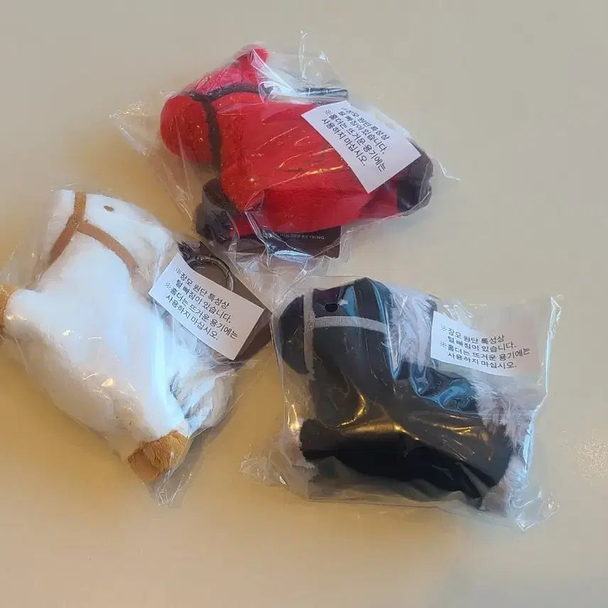 [BUNJANG] Twosome Kitty Bunny Pony Keyring &amp; Cup Holder Set / 투썸 키티버니포니 키링겸 컵홀더 화이트 레드 블랙 3종세트 비닐미개봉 새
