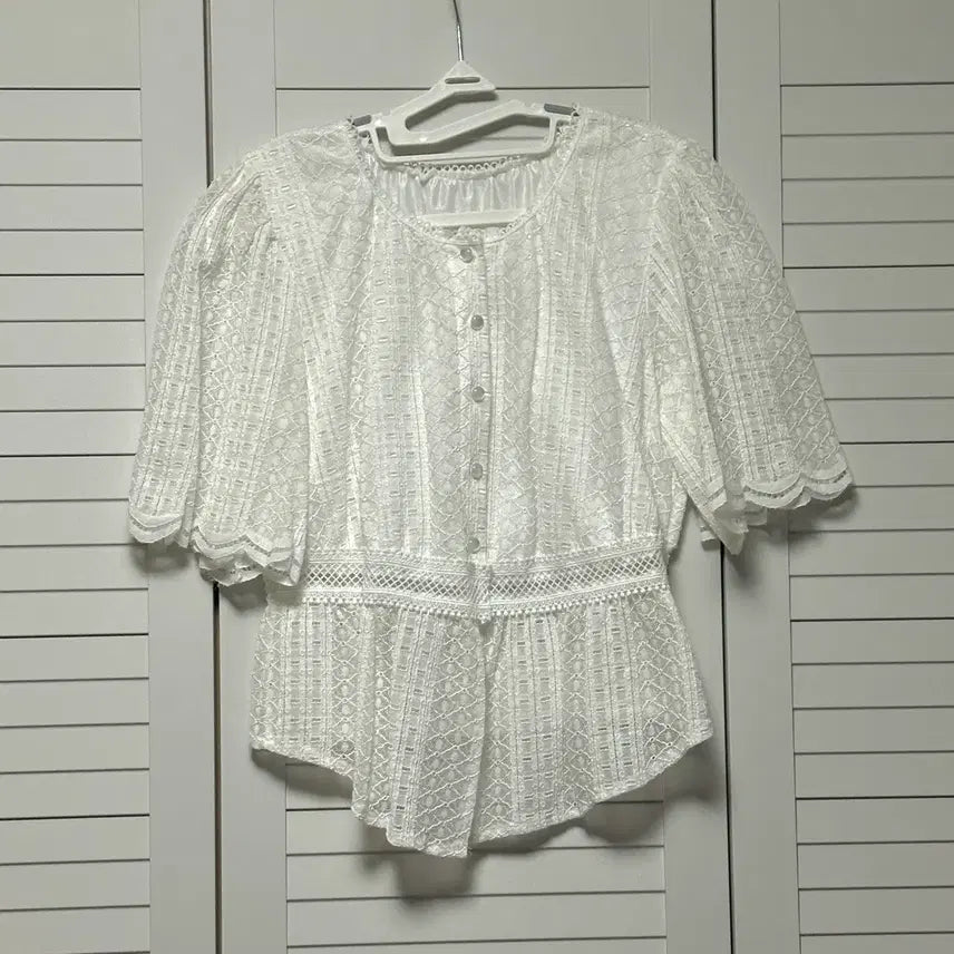 [BUNJANG] Punch Lace Short Sleeve Blouse - White / 