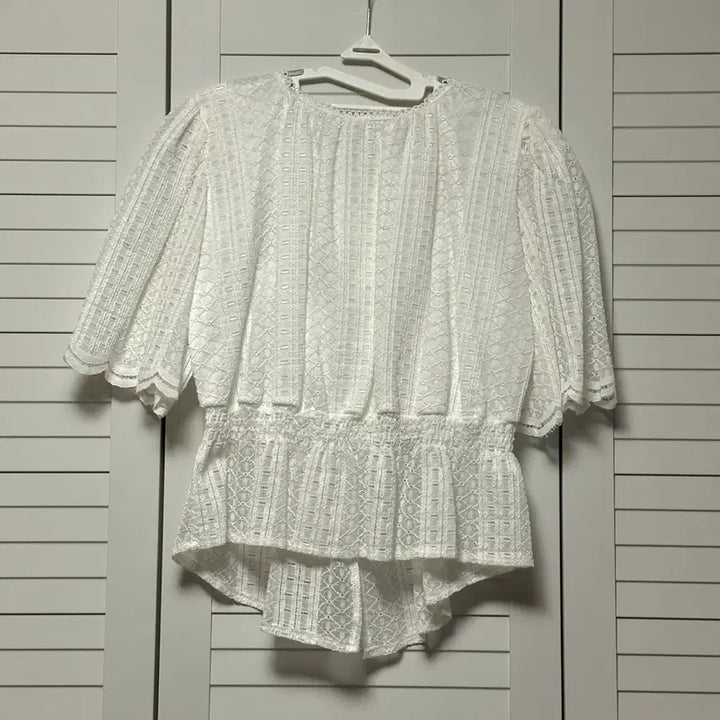 [BUNJANG] Punch Lace Short Sleeve Blouse - White / 