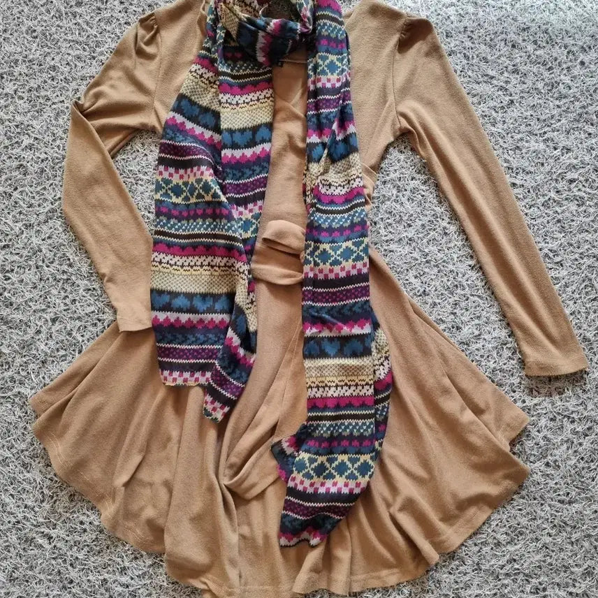[BUNJANG] Beige Flare Dress + Patterned Muffler Set / 베이지색 플레어 원피스 + 패턴 머플러 세트