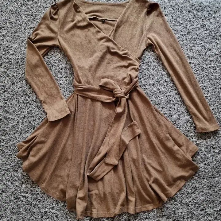 [BUNJANG] Beige Flare Dress + Patterned Muffler Set / 베이지색 플레어 원피스 + 패턴 머플러 세트