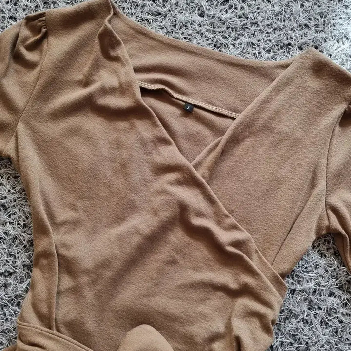 [BUNJANG] Beige Flare Dress + Patterned Muffler Set / 베이지색 플레어 원피스 + 패턴 머플러 세트
