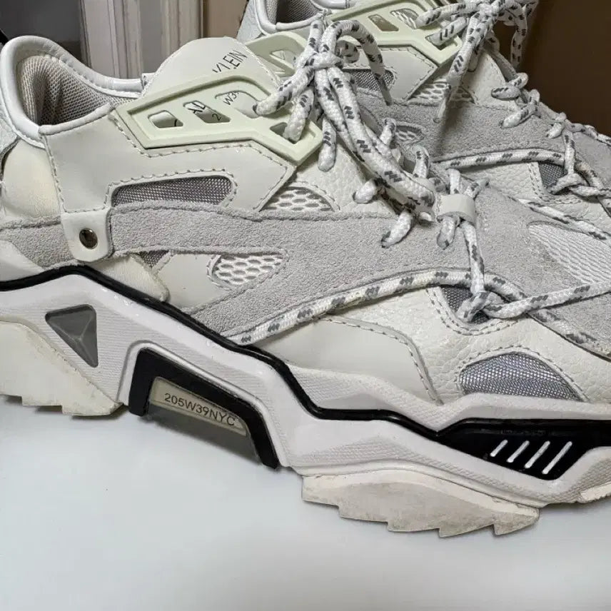 [BUNJANG] Calvin Klein 205W39NYC Strike Sneakers / 캘빈클라인 205W39NYC 스트라이크
