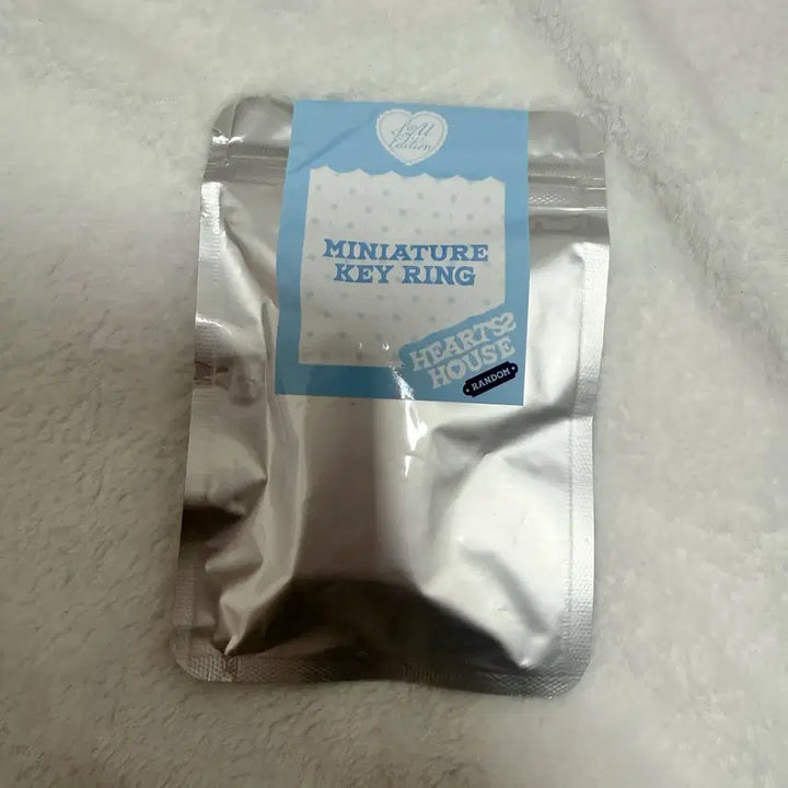 [BUNJANG] HATS TO HEARTS Random Miniature Keyring (Sealed) / 하츠투하츠 하투하 엠디 랜덤 미니어쳐 키링 미개봉