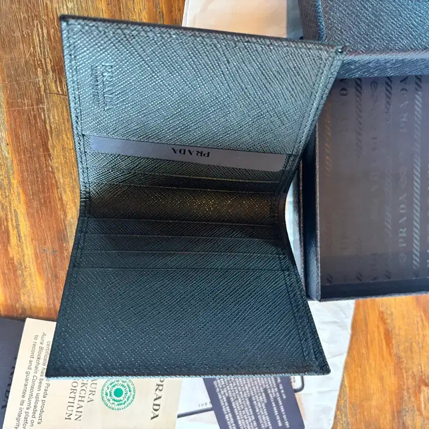 [SOLD OUT] 프라다 남성 반지갑 새상품
