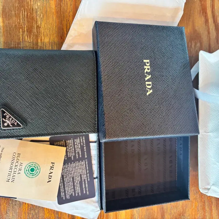 [SOLD OUT] 프라다 남성 반지갑 새상품