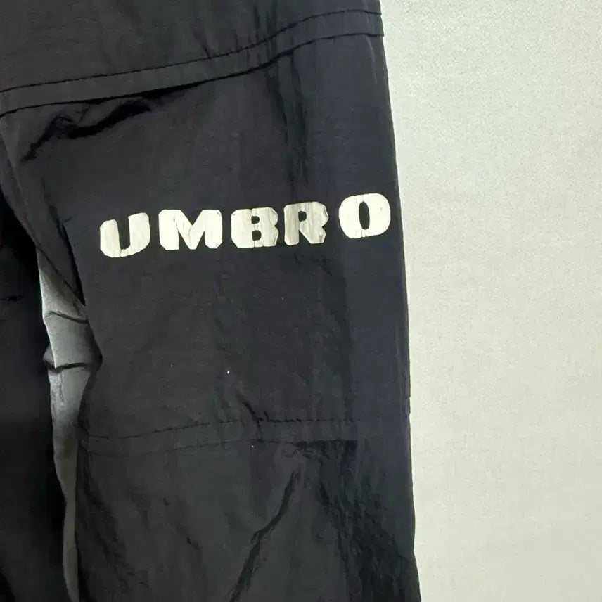 [BUNJANG] Umbro Windbreaker Jacket / 엄브로 바람막이