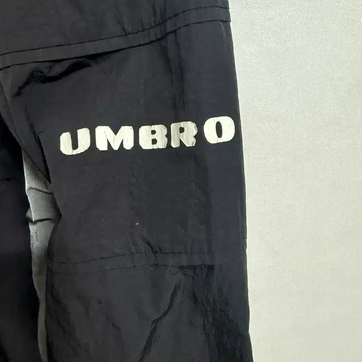 [BUNJANG] Umbro Windbreaker Jacket / 엄브로 바람막이