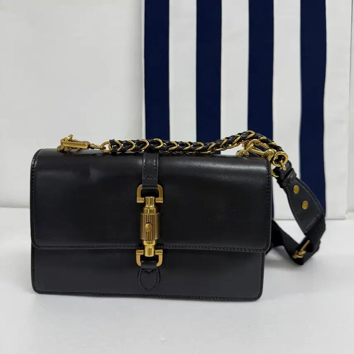 [BUNJANG] Charles &amp; Keith Chain Shoulder Bag Black Crossbody Bag / 찰스앤키스 체인백 블랙 숄더백 크로스백 여성가방 JS43