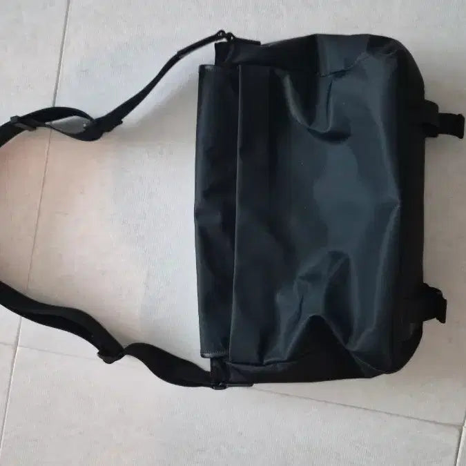 [BUNJANG] Beanpole J Crossbody Messenger Bag / 빈폴 제이 크로스백 , 메신저백, 회사가방