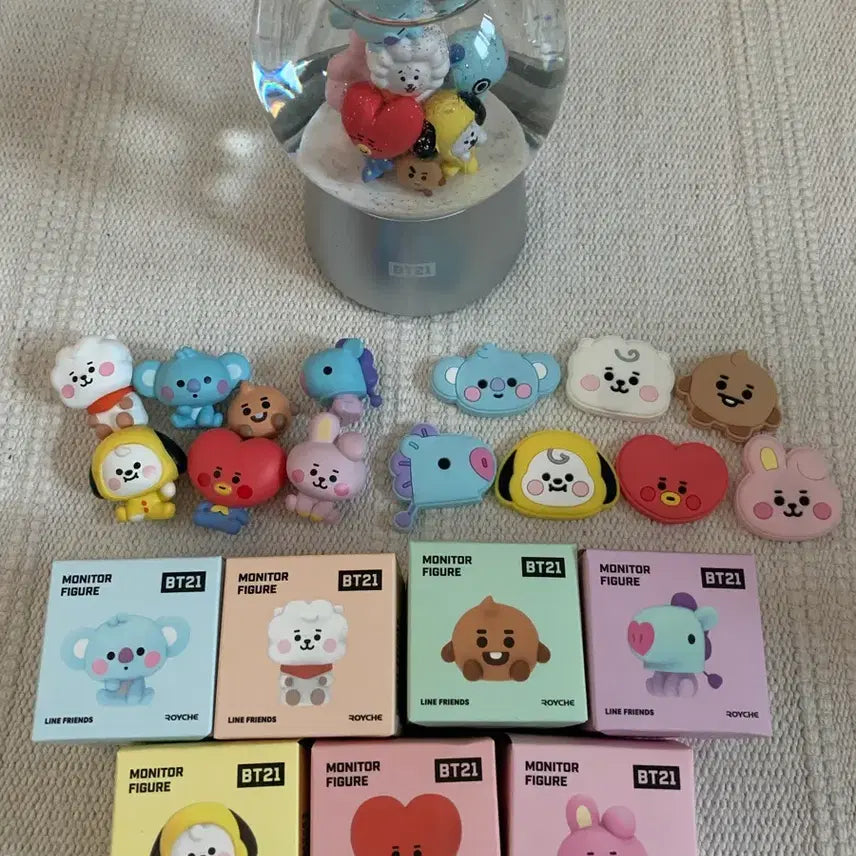 [BUNJANG] BTS BT21 Snow Globe + Mini Figure + Magnet Bundle Set / [택포] BTS BT21 스노우볼 + 미니 피규어 + 마그넷 (일괄판매)