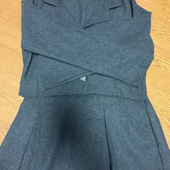 [BUNJANG] Avely Black Two-Piece Set / 에이블리 블랙 투피스