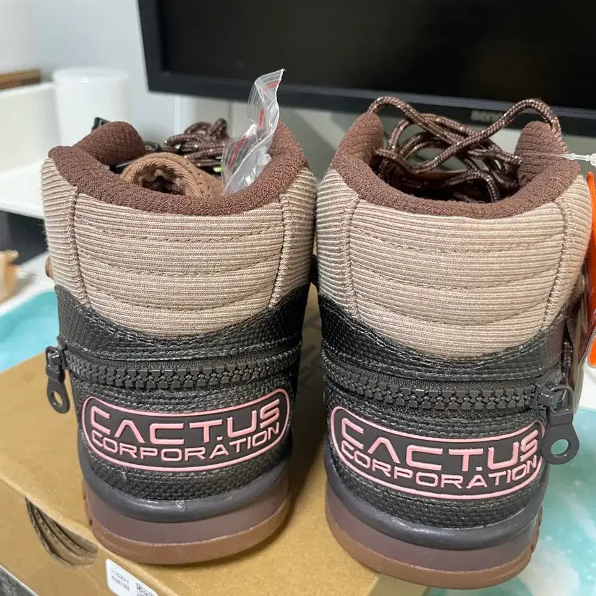 [BUNJANG] Travis Scott Air Trainer 255mm / 트래비스스캇 에어트레이너 255