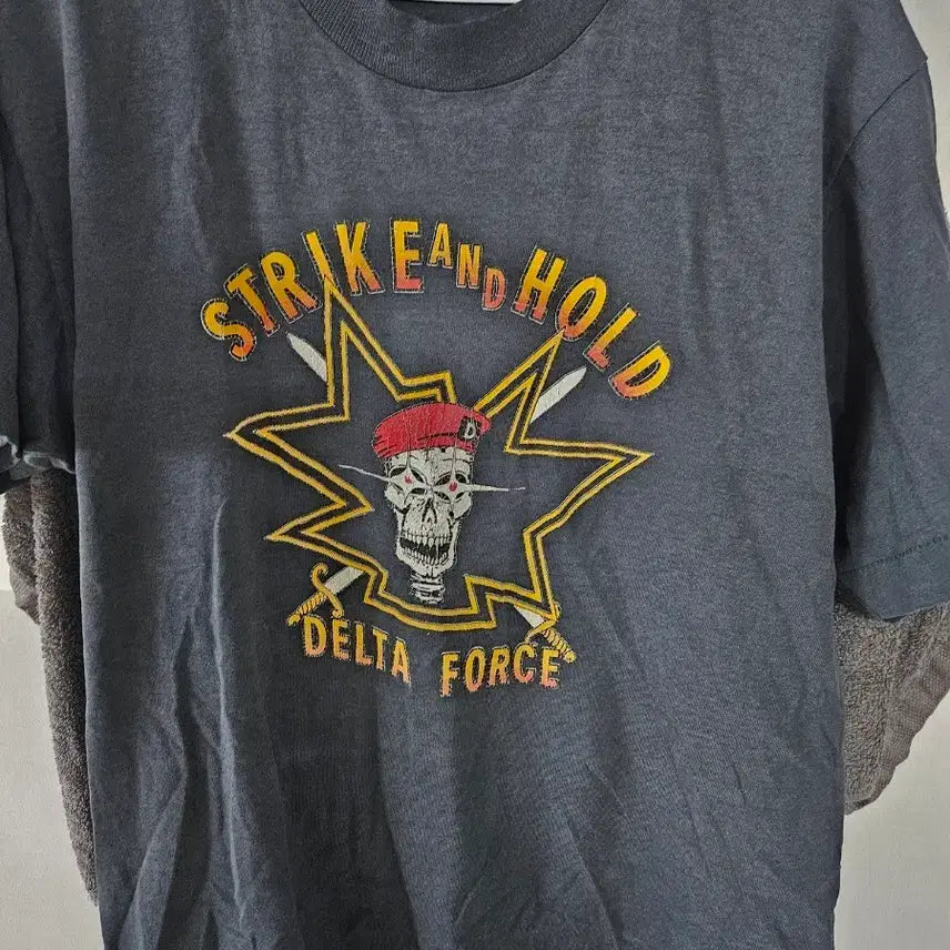 [SOLD OUT] 빈티지 델타포스 해골 프린팅 반팔 티셔츠 90s usa