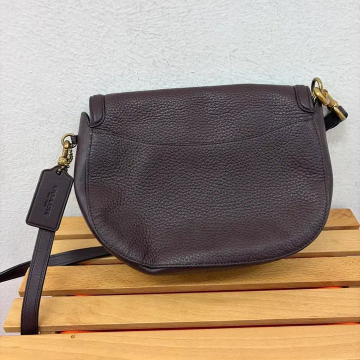 [SOLD OUT] 코치(캣 새들백)