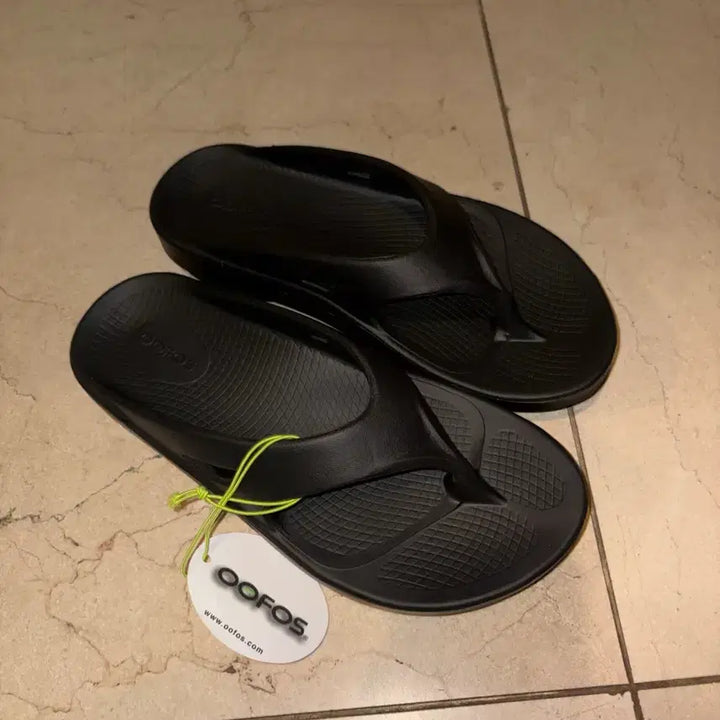 [BUNJANG] OOFOS Oo-lala Thong Sandals Black US W6/M8 / 우포스 쪼리 250 W6M8