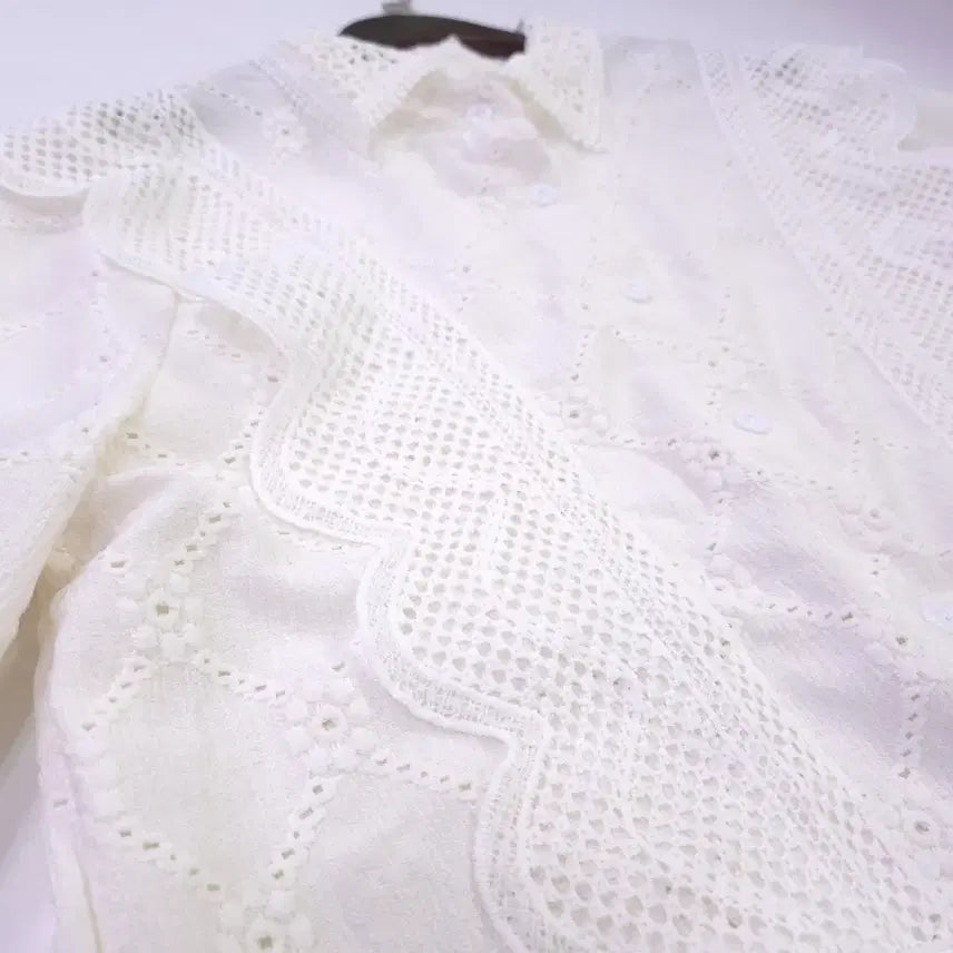 [BUNJANG] Punch Lace Blouse - L / 수입) 거의새거 펀칭 레이스 블라우스 - L