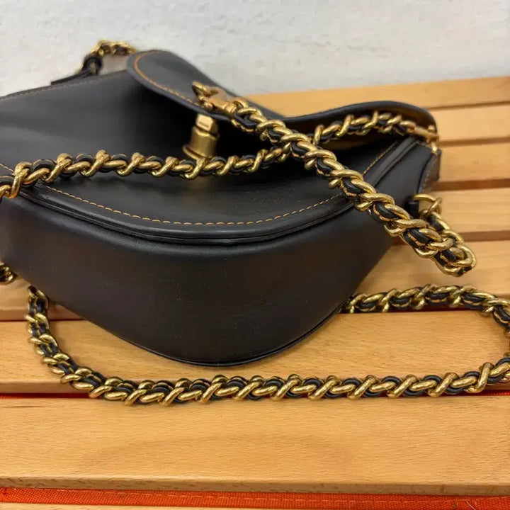 [SOLD OUT] 코치( 턴락 새들 )