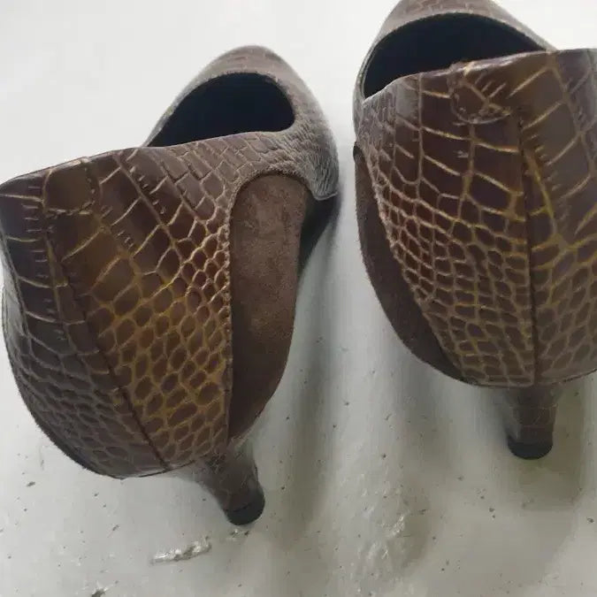 [BUNJANG] Daks Brown Crocodile Leather Pumps (260) / 닥스 브라운 악어 가죽 펌프스260