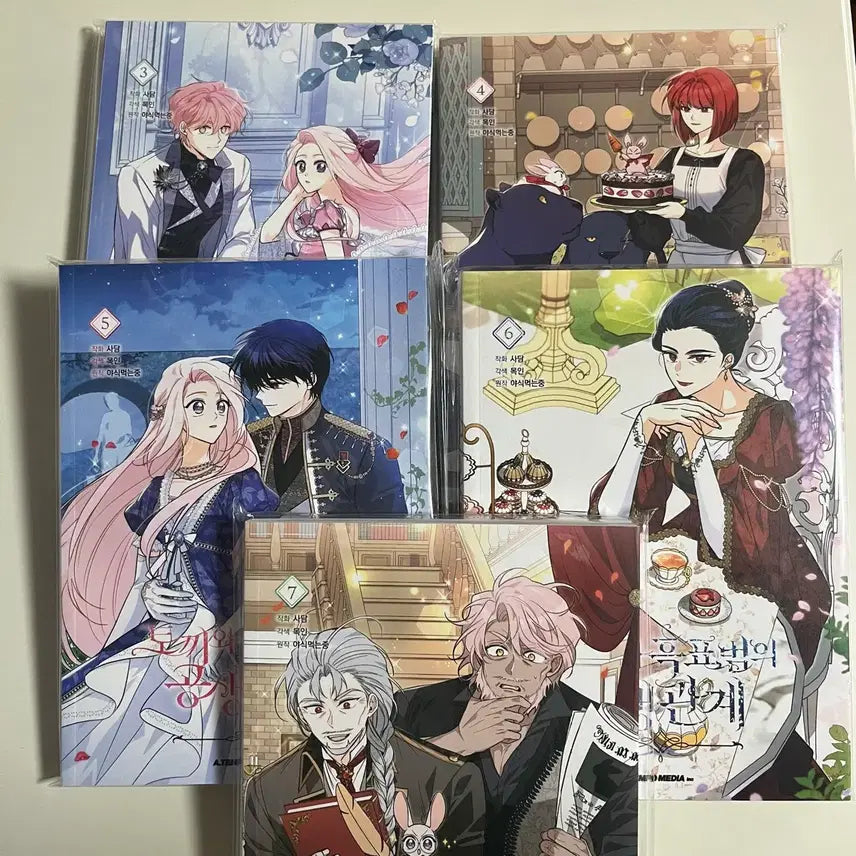 [BUNJANG] The Symbiotic Relationship Between Rabbit and Black Panther Webtoon Vol. 3-7 Bundle with Postcards, Stickers, and Photocards / 일괄)토끼와 흑표범의 공생관계 토흑공 웹툰 단행본 엽서 띠부씰 포카 포함