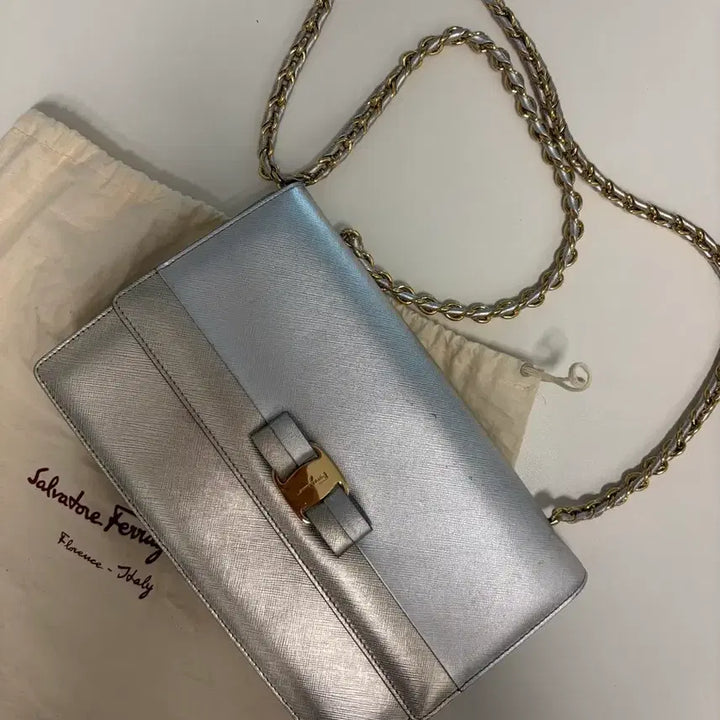 [BUNJANG] Ferragamo Ginny Crossbody Bag Silver &amp; Gold / 페라가모 지니 크로스백 실버&amp;골드