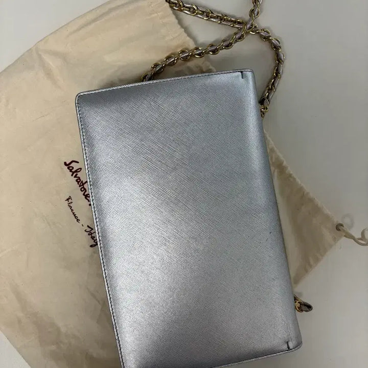 [BUNJANG] Ferragamo Ginny Crossbody Bag Silver &amp; Gold / 페라가모 지니 크로스백 실버&amp;골드