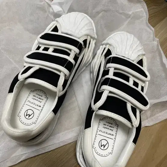 [SOLD OUT] 운동화 새상품 230